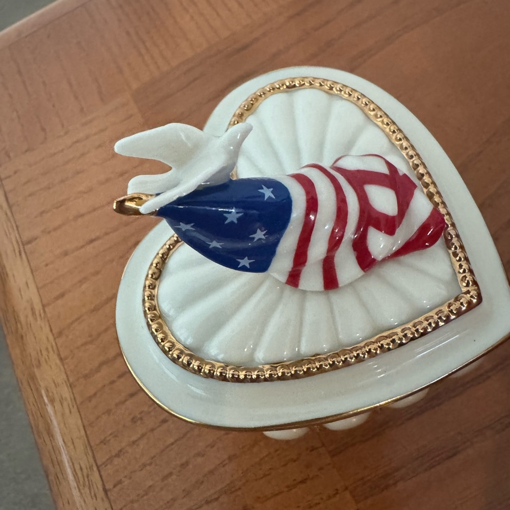 Lenox Sentiments Collection "Freedom" Heart Patriotic Trinket Box